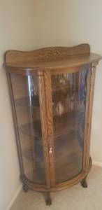 lot 17 image: Antique Oak Bow Front Display Cabinet