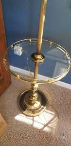 lot 181 image: Classic Brass Table Top Floor Lamp