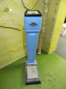 lot 5 image: VINTAGE - THE LOBOY PERSONAL WEIGHT PENNY SCALE - CAP. 300 LBS SERIAL #6880 - R.K.C. - APPROX 43 BY 19 - NICE  - SEE PICTURES