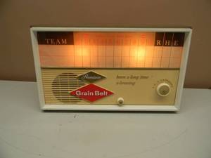 lot 11 image: VINTAGE..GRAIN BELT BEER SCOREBOARD RADIO..WOW - VERY NICE - WORKS - ORIGINAL - SEE PICTURES