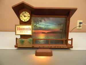 lot 22 image: VINTAGE 1960s - Hamms Beer Dawn to Dusk Sunrise Sunset Clock Lighted Sign - LIGHTS UP CLOCK WORKS - ANOTHER GREAT HAMMS PIECE - SEE PICTURES