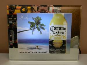 lot 42 image: RARE VINTAGE CORONA EXTRA MOTION BEER SIGN - STILL IN BOX - APPROX 16 BY 13 - SEE PICTURES