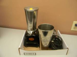 lot 46 image: ASSORTED FOUNTAIN SYRUP DISPENSER PARTS - SEE PICTURES