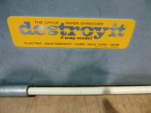 lot 18 image: Destroy It Paper Shredder
