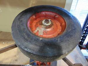 lot 39 image: Utility Dolly