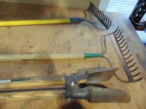lot 43 image: Lot of Yard Tools