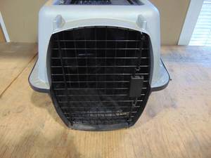 lot 46 image: Pet Porter Kennel