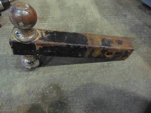 lot 62 image: Vehicle Hitch