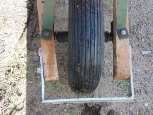 lot 111 image: 4-12 Cubic Foot Wheel Barrow