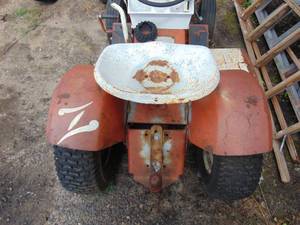 lot 118 image: Lawn Tractor For Parts or Repair