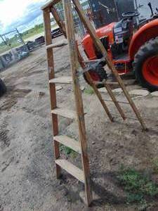 lot 119 image: Wood Step Ladder