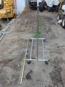 lot 123 image: Clothes Rack
