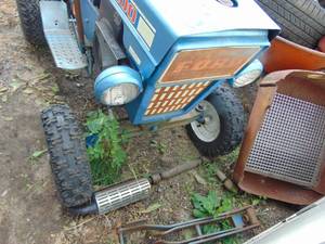 lot 126 image: Ford Lawn Mower