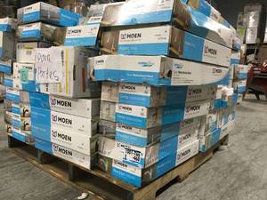 PALLET WITH MOEN FAUCETS FOR PARTS SEE PICS
