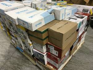 MIXED PALLET WITH VIGO, MOEN, DELTA, AMERICAN STANDARD, PFISTER, GLACIER BAY FAUCETS FOR PARTS SEE PICS