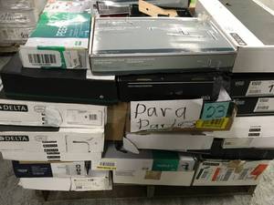 PALLET WITH DELTA, MOEN, AMERICAN STANDARD,GLACIER BAY, PFISTER FAUCETS FOR PARTS SEE PICS