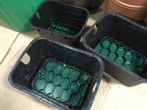 LOT OF PLANTERS DIFFERENT COLOR AND SIZES SEE PICS