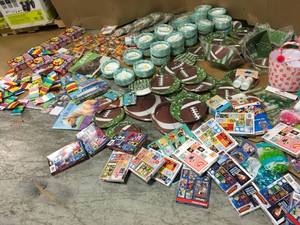MIXED LOT OF EASTER SUPPLIES SEE PICS