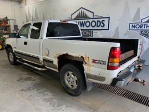 lot 9 image: 2002 Chevy Silverado 1500 4x4 -No Reserve-