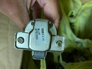 BOX OF ASSORTED CABINET HINGES