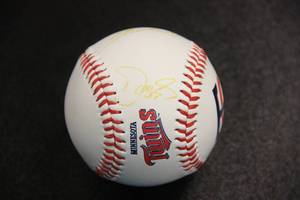 lot 56 image: Minnesota Twins Fotoball w Terry Steinbach Autograph