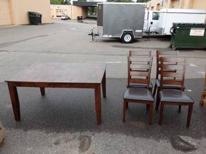 lot 13 image: Dining Table With Self Storing Leaf- 60x42x30- With 4-Chairs