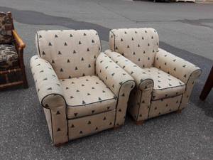 lot 14 image: Pair Of Flexsteel Pine Tree Pattern Arm Chairs