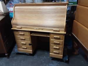 lot 16 image: Roll Top Desk 48x48x19