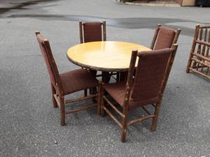 lot 3 image: Old Hickory 42 Hoop Dining Table With 4-Chairs