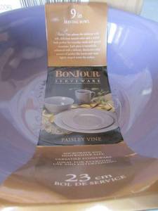 lot 111 image: Fancy Serving Bowls