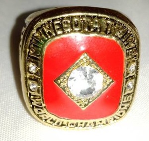 lot 70 image: Minnesota Twins World Series Ring 1991, Kirby Puckett