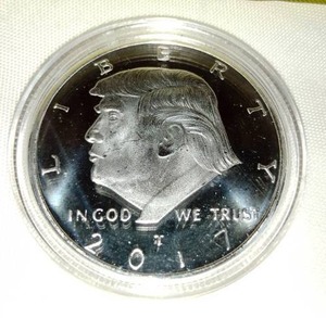 lot 132 image: Donald Trump Commemorative Inauguration coin, 2017