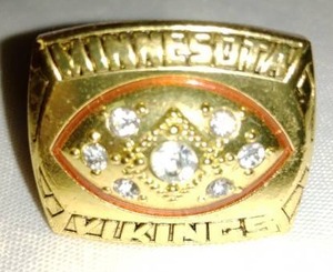 lot 192 image: Minnesota Vikings NFC Championship Ring. Anderson