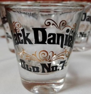 lot 40 image: 12 Jack Daniels shot glasses - New