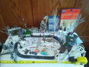 lot 53 image: Model Railroading Scenic accessories, Christmas village.