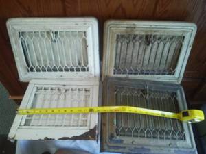 lot 103 image: 4 Vintage heat duct wall covers deflectors  great.