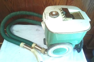lot 109 image: 2 Vauums - G.E. & Golden LEWYT Vacuum cleaner, working condition - 50s vintage.