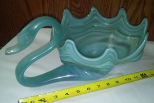 lot 142 image: Glass Swan Vase Bowl  Vintage, excellent.