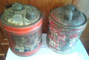 lot 176 image: 2 - 5 gallon vintage gas cans.