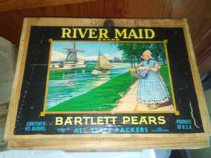 lot 180 image: 2 crates River Maid Pairs & ARRA Grapes.