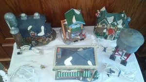 lot 199 image: 4 Christmas Village & water tank.
