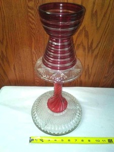 lot 206 image: Glass art vase.