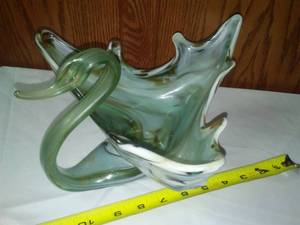 lot 213 image: Vintage Glass Swan Vase Dish