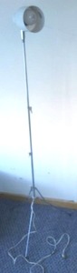lot 253 image: Extending Light on Tripod, 2  5 ft