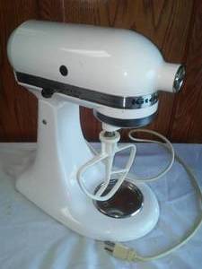 lot 258 image: Kitchen Aid Artisan Max watts 325. Works great at all speeds.