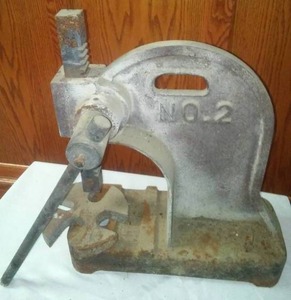 lot 278 image: Vintage Cast press vise Arbor press