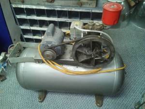 lot 283 image: Large Air Compressor Honeywell.