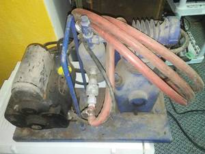 lot 291 image: Air compressor direct to air hose,  Fairbanks Morse working.