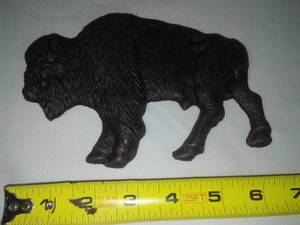 lot 293 image: NDSU Bison Cast metal flat or hang Dcor