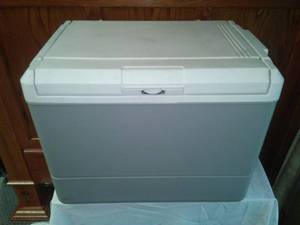 lot 297 image: Electric Coleman Cooler working  nice.